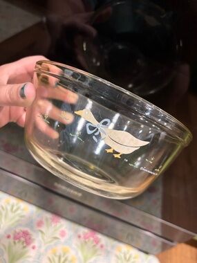 Vintage anchor hocking goose bowl